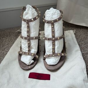 VALENTINO ROCKSTUD CALFSKIN ANKLE STRAP SANDAL HEELS SIZE 39